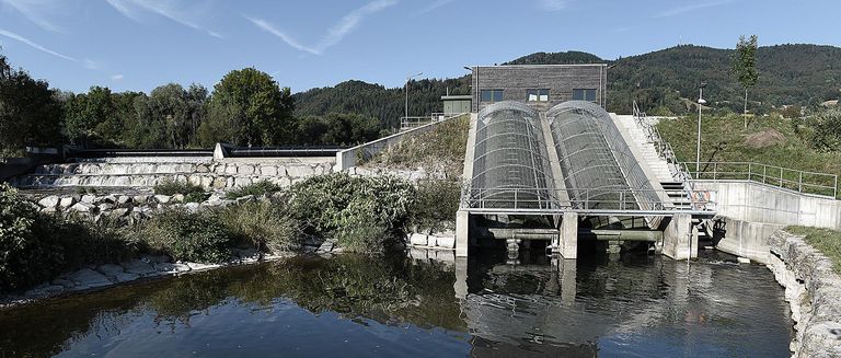 Das kleine Wasserkraftwerk von Energiedienst in Hausen im Wiesental produziert Ökostrom aus der Kraft des Flusses Wiese.
