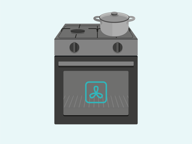 Ein Bild eines Backofens mit integriertem Kochfeld, auf dem auf der vorderen Kochplatte ein Kochtopf steht. Auf dem Backofen ist ein Umluftzeichen abgebildet.